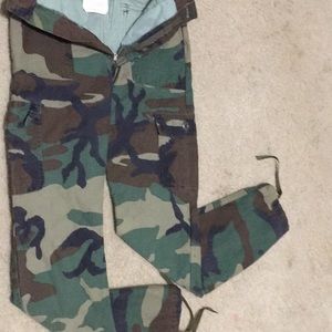 Camo cotton pants with pockets